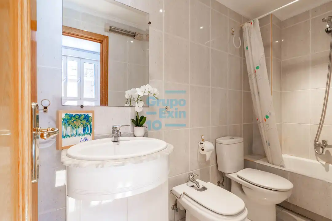 Baño de Piso en venta en Donostia - San Sebastián  con Calefacción y Balcón