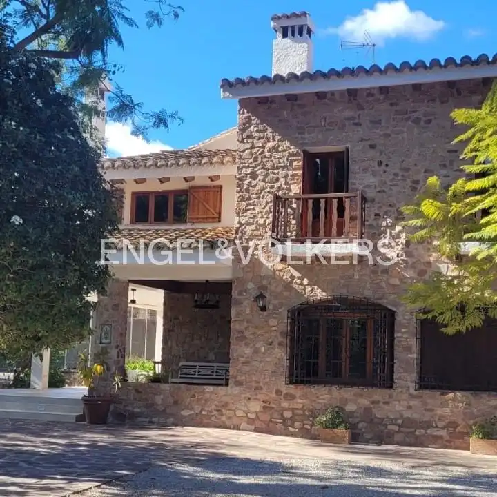 Vista exterior de Casa o xalet de lloguer en Náquera amb Aire condicionat, Calefacció i Jardí privat