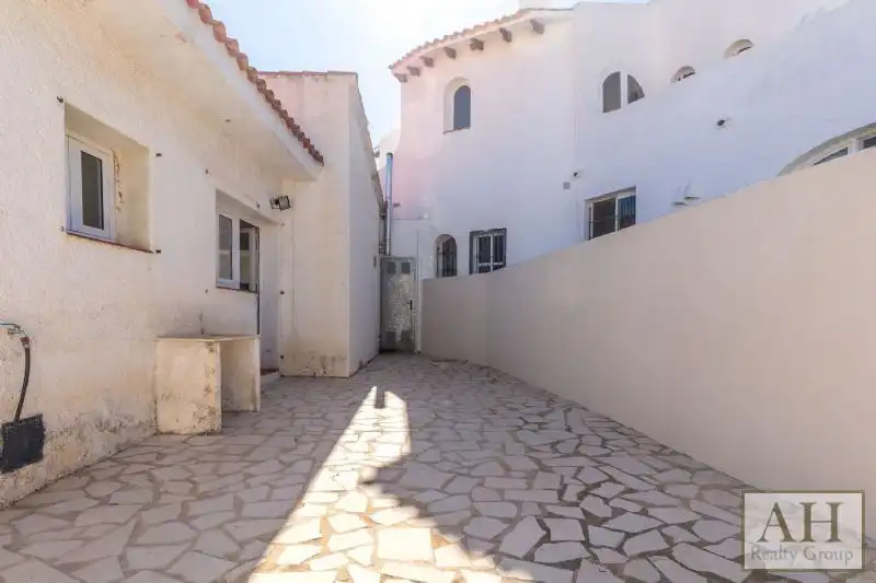 Vista exterior de Casa adosada en venta en L'Alfàs del Pi