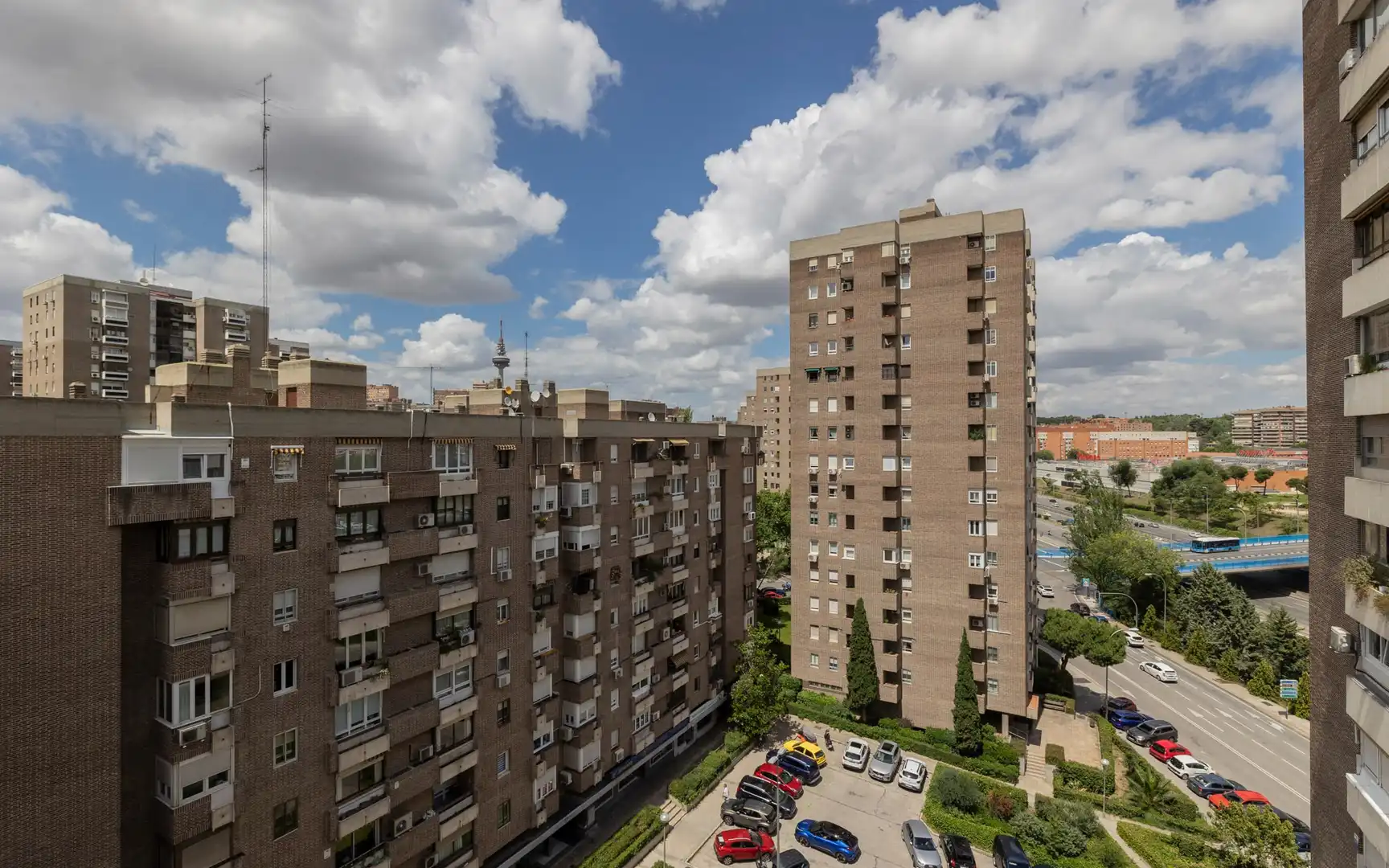 Vista exterior de Pis de lloguer en Madrid amb Calefacció, Terrassa i Moblat