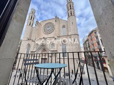 Tríplex con balcón en alquiler en Ciutat Vella
