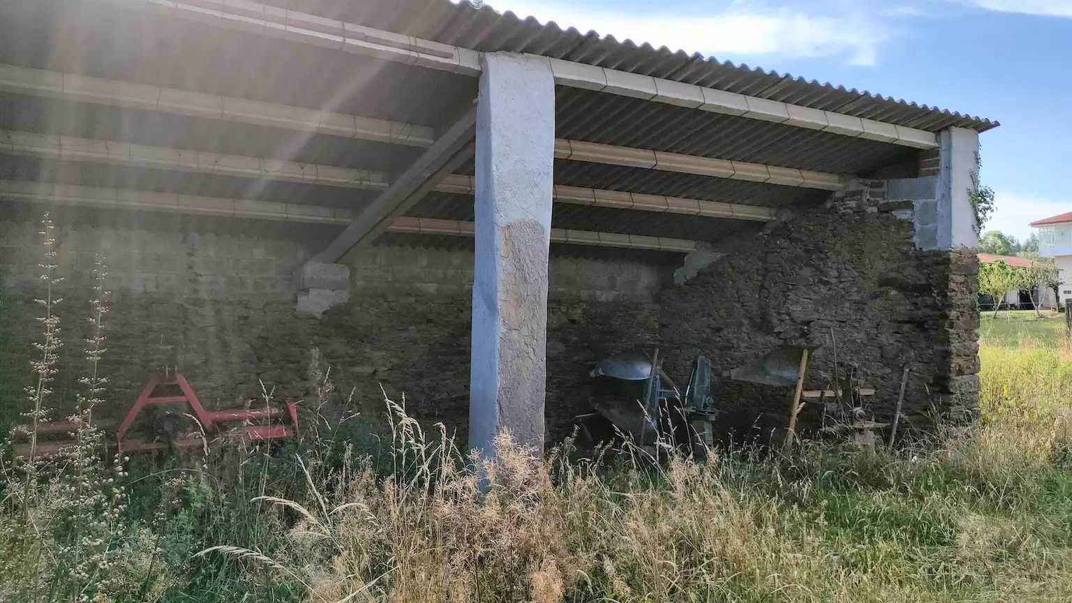 Vista exterior de Casa o xalet en venda en O Pino  amb Jardí privat