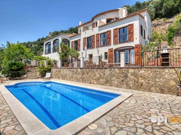 Xalet amb piscina en venda a Siena