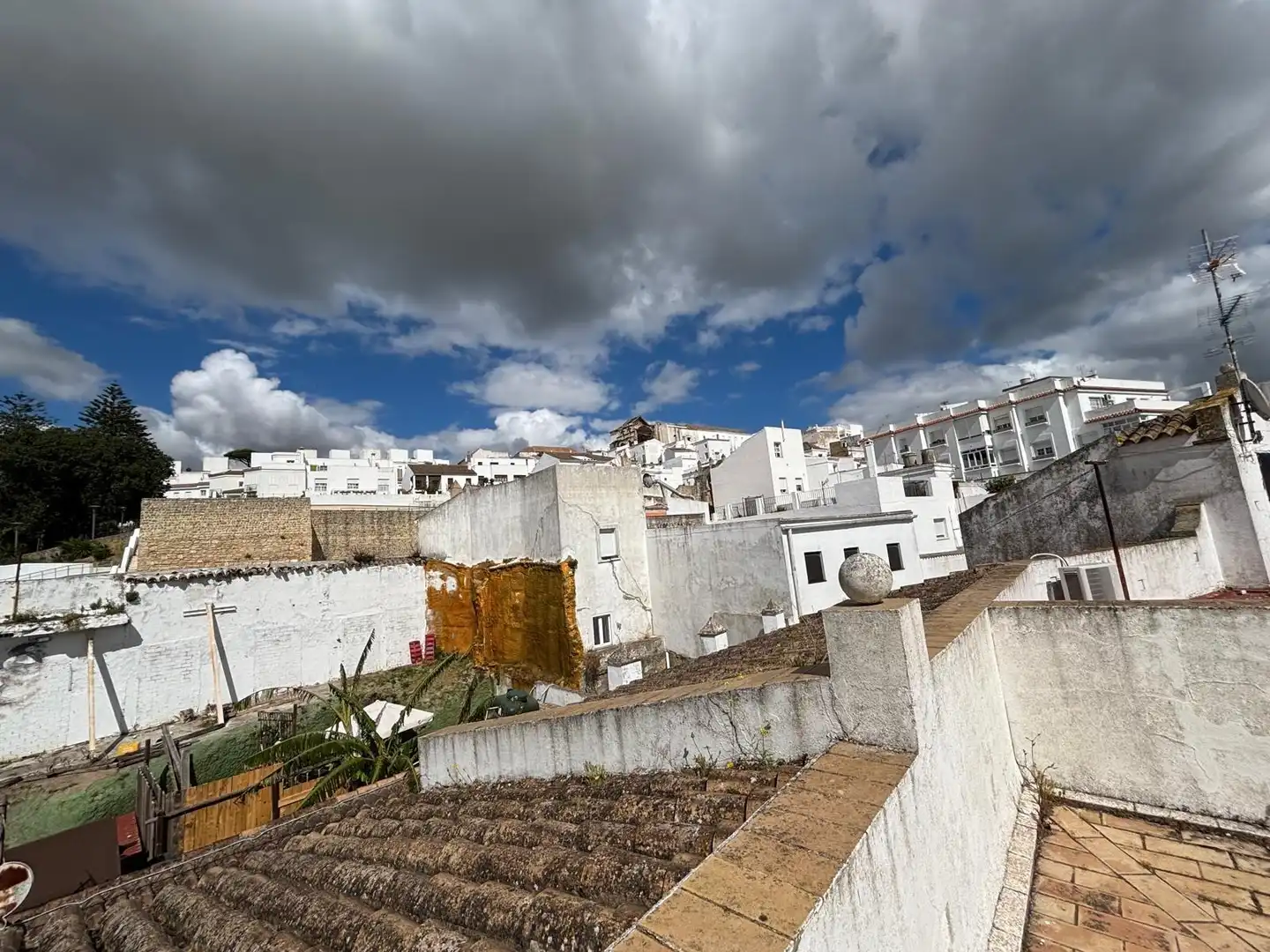 Außenansicht von Wohnung zum Verkauf in Medina Sidonia mit Terrasse und Balkon