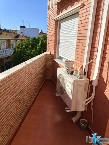 Terrassa de Casa adosada en venda en Linares amb Calefacció, Traster i Piscina