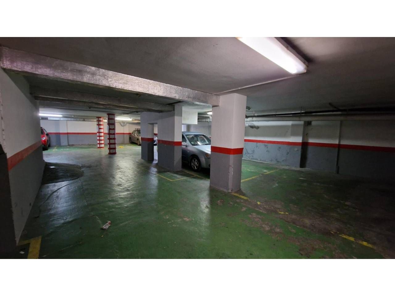 Aparcament de Local en venda en L'Hospitalet de Llobregat