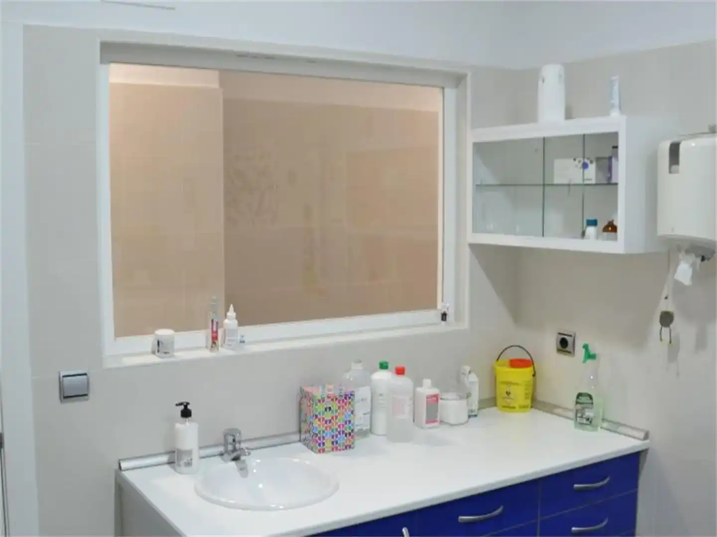 Bathroom of Commercial properties for rent in Valencia  with Air Conditioner