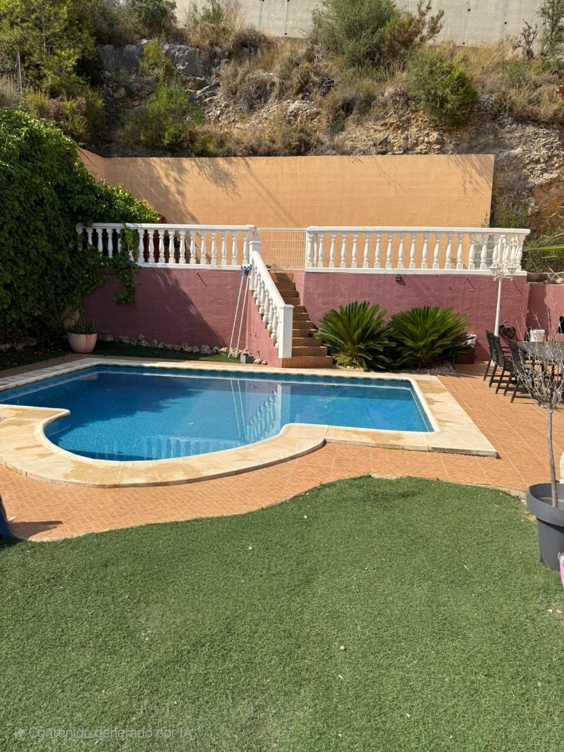 Piscina de Casa adosada en venda en Chiva amb Aire condicionat, Jardí privat i Terrassa