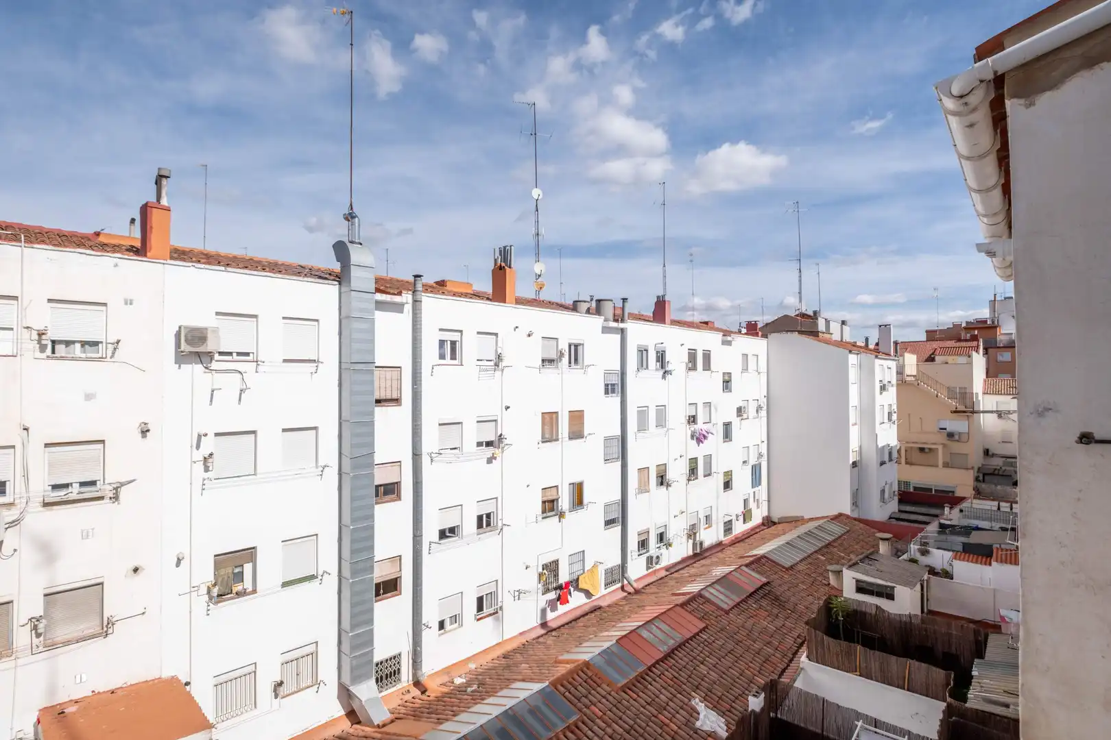 Vista exterior de Edifici en venda en Zaragoza