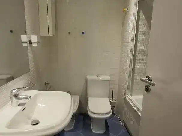 Badezimmer von Wohnung zur Miete in  Madrid Capital mit Klimaanlage und Schwimmbad
