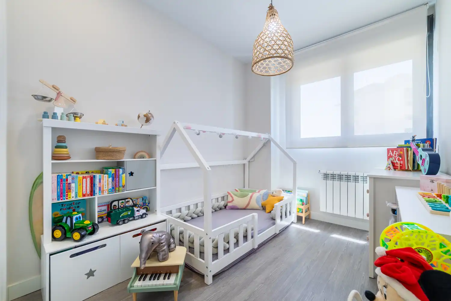 Bedroom of Flat for sale in Tres Cantos  with Air Conditioner, Heating and Private garden
