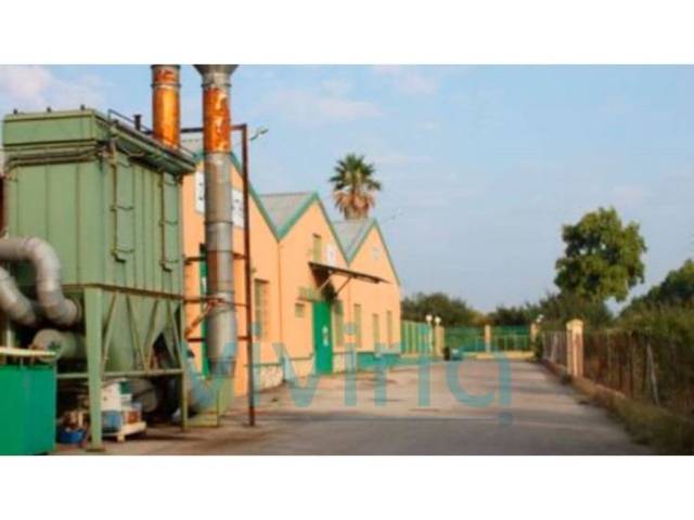 Nave industrial en Venta en Requena