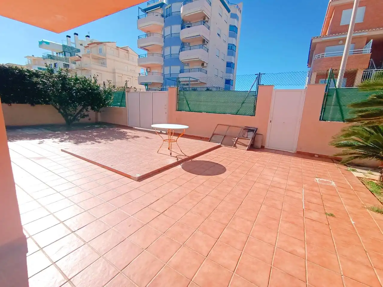 Terrassa de Casa o xalet en venda en Oliva amb Aire condicionat, Jardí privat i Terrassa