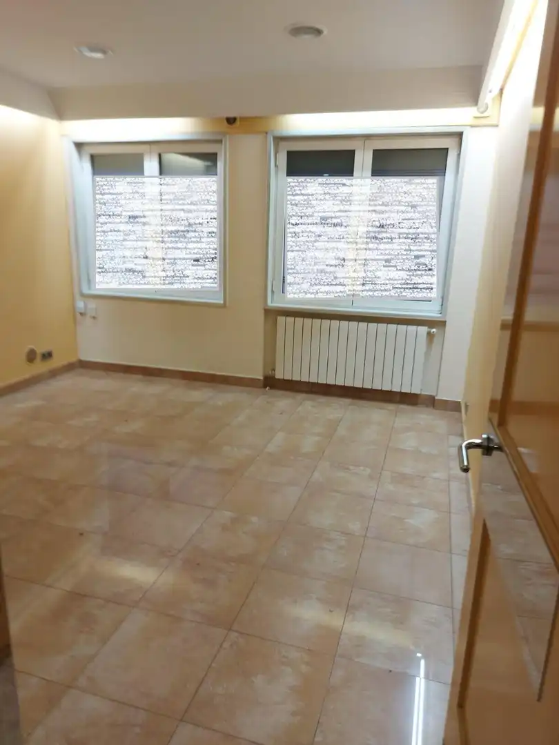 Büro zum Verkauf in Salamanca mit Klimaanlage und Heizung