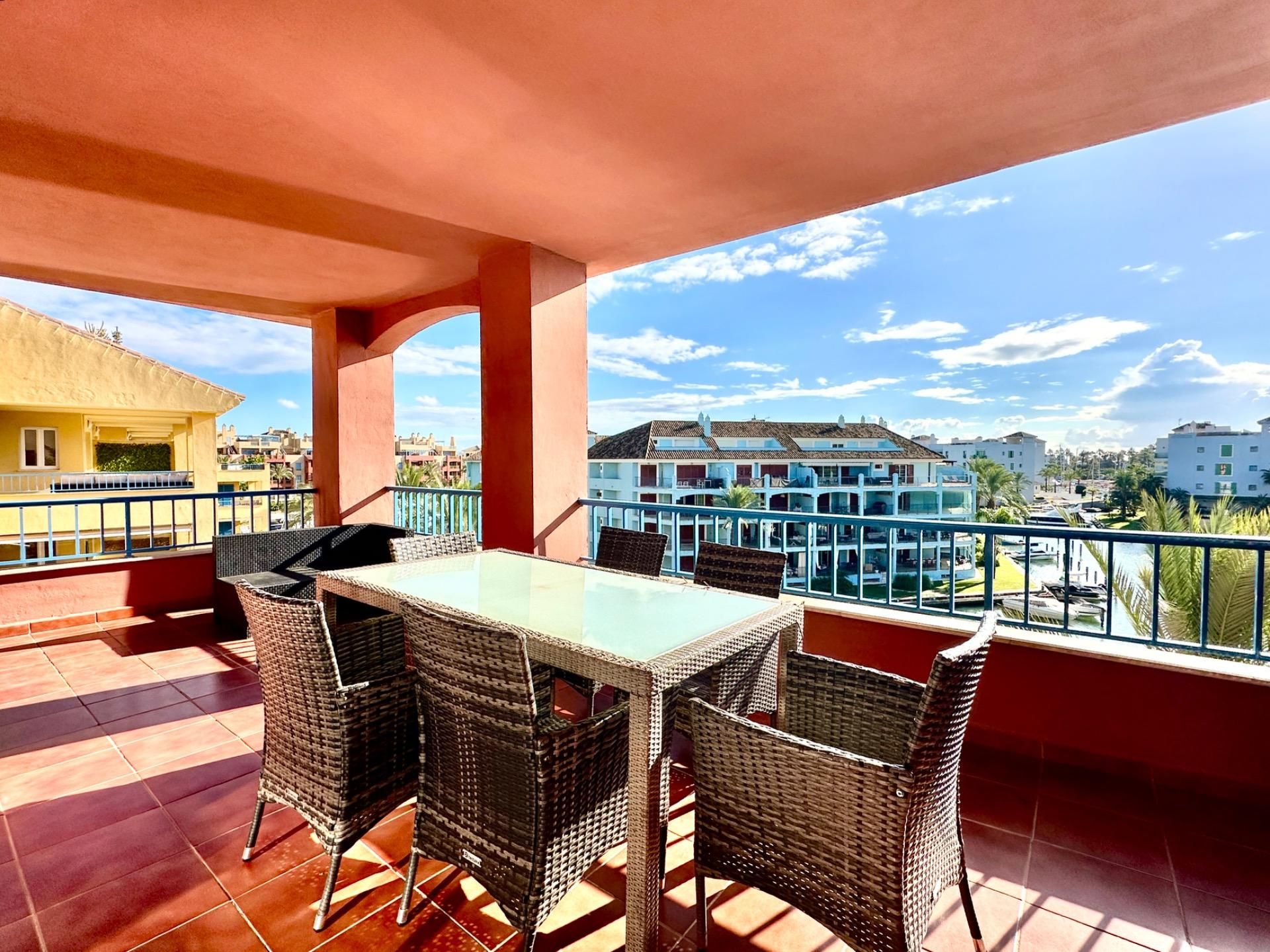 Terrassa de Apartament de lloguer en Sotogrande amb Aire condicionat, Jardí privat i Terrassa