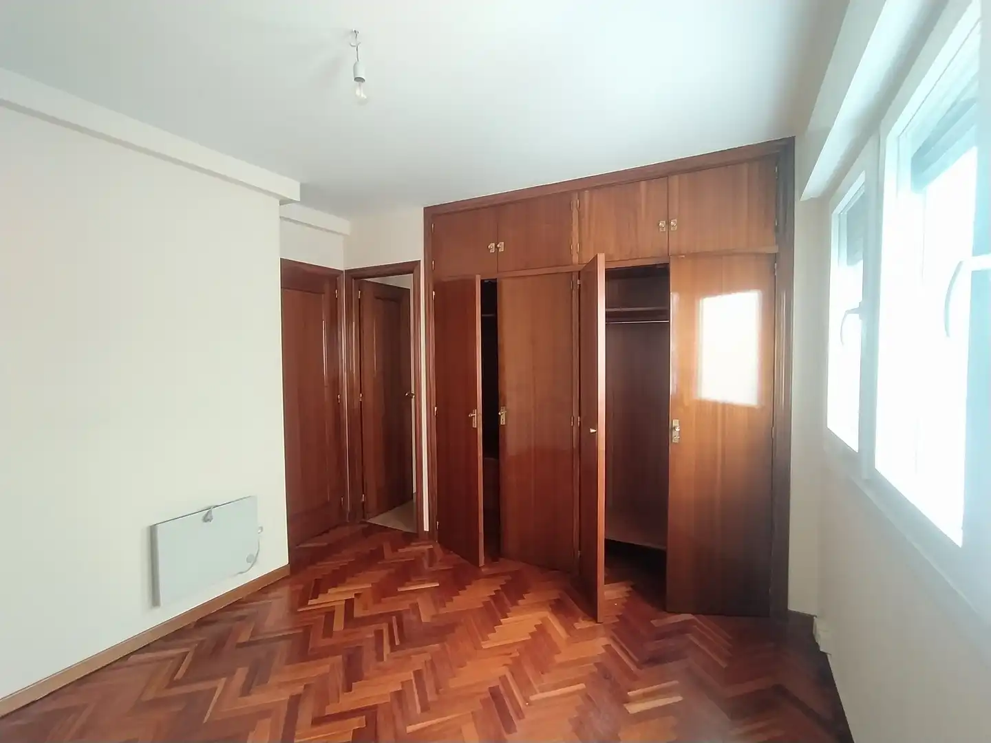 Habitación de Piso de alquiler en Vigo  con Calefacción, Parquet y Horno