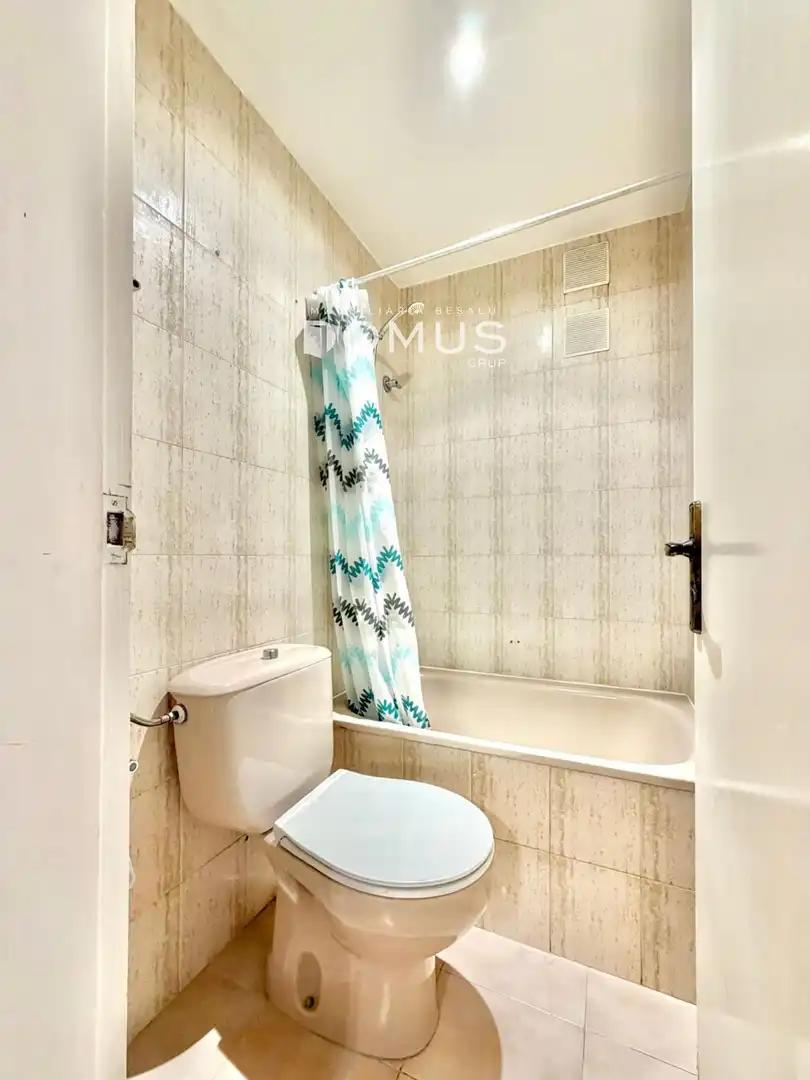 Badezimmer von Wohnung zur Miete in L'Escala mit Klimaanlage, Heizung und Terrasse
