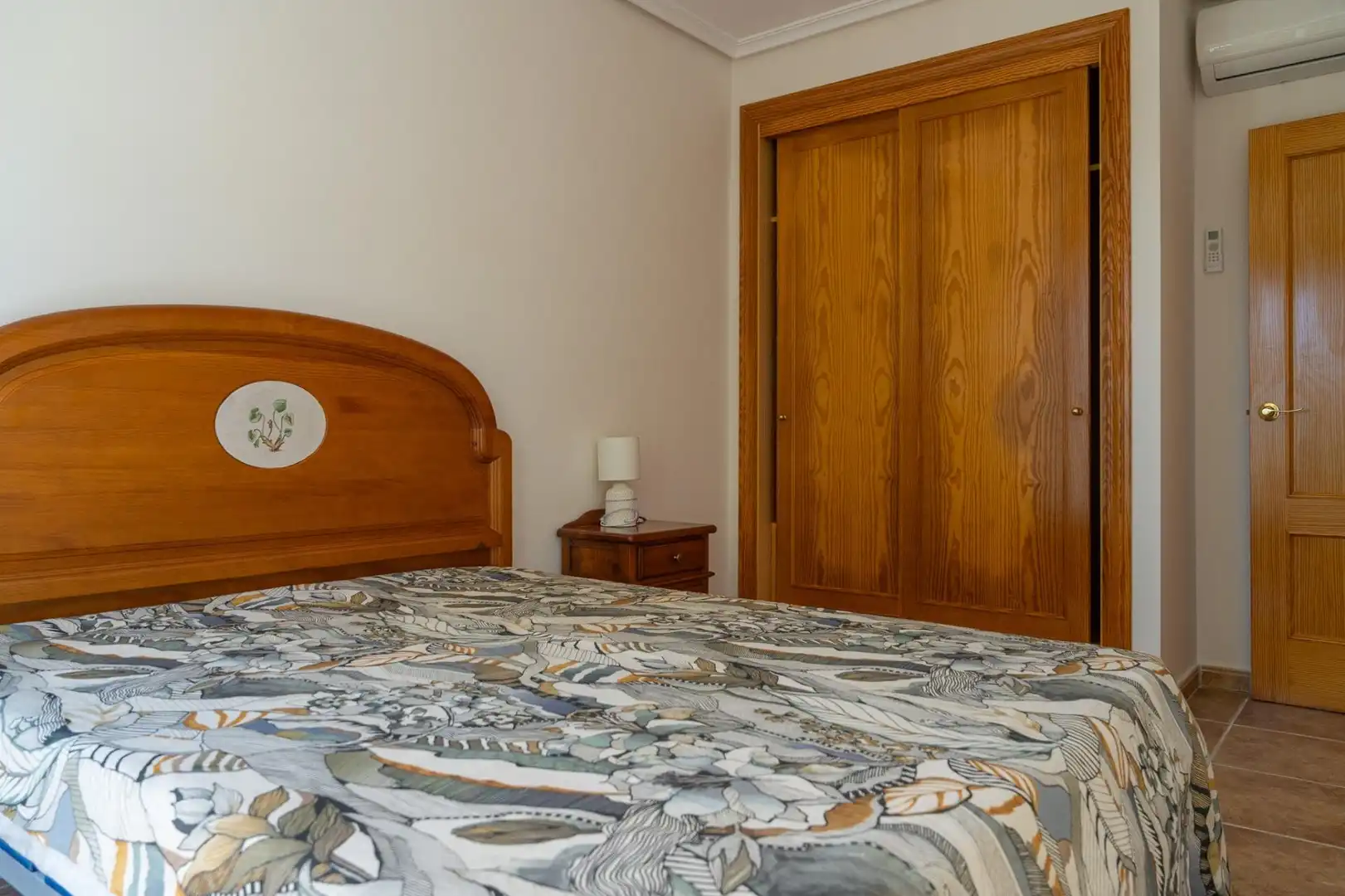 Schlafzimmer von Einfamilien-Reihenhaus zum Verkauf in Altea mit Klimaanlage, Heizung und Privatgarten