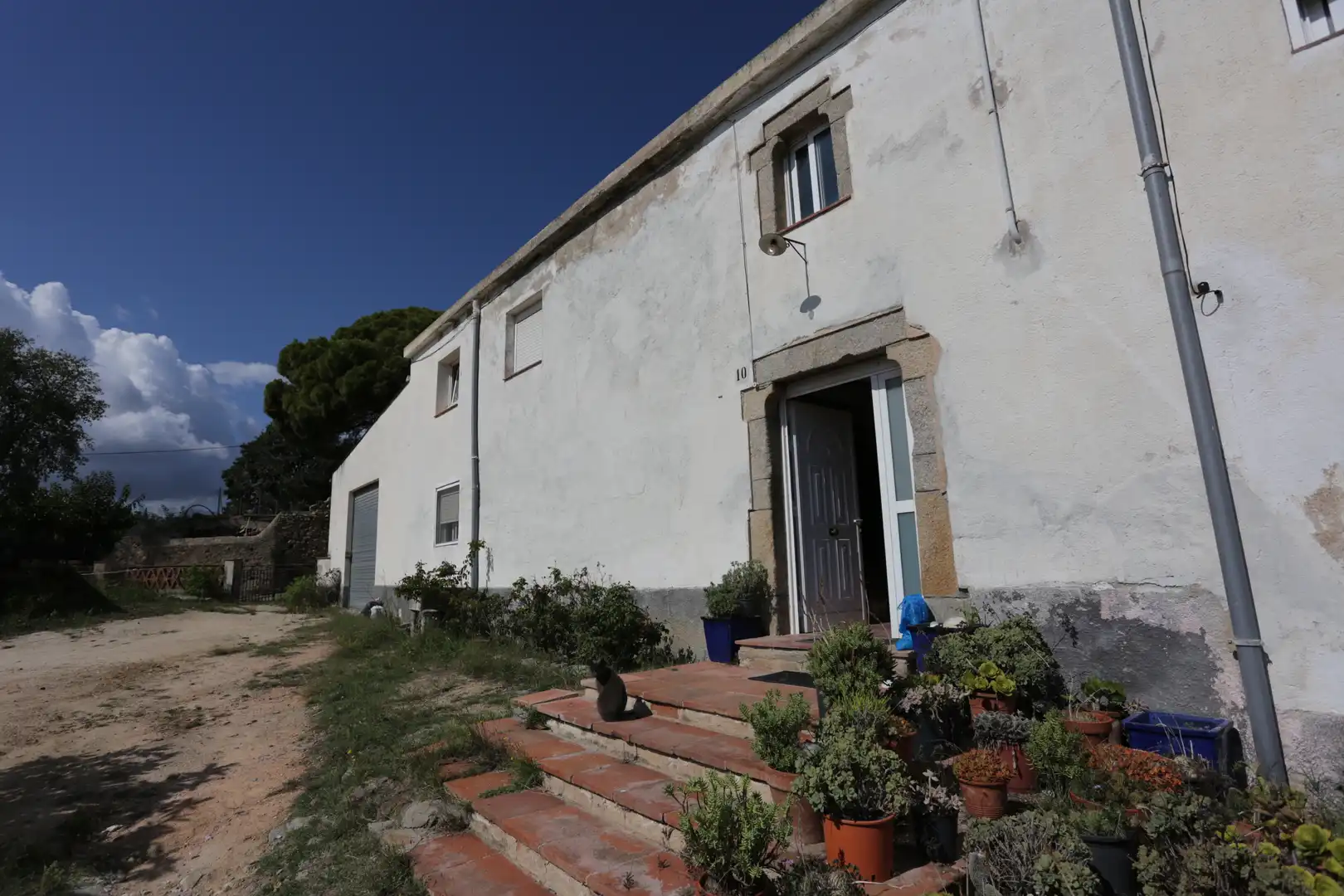 Casa rústica amb jardí en venda a Carrer Teulera
