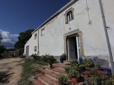 Casa rústica amb jardí en venda a Carrer Teulera