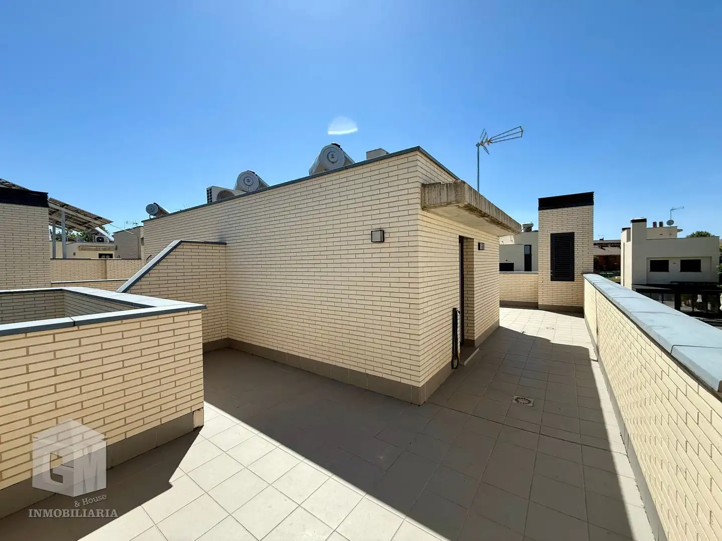 Terrasse von Einfamilien-Reihenhaus zum Verkauf in Arroyomolinos (Madrid) mit Klimaanlage, Heizung und Privatgarten