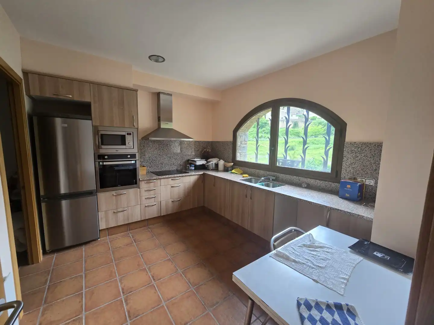 Cuina de Casa o xalet en venda en Vallfogona de Ripollès amb Calefacció, Jardí privat i Parquet