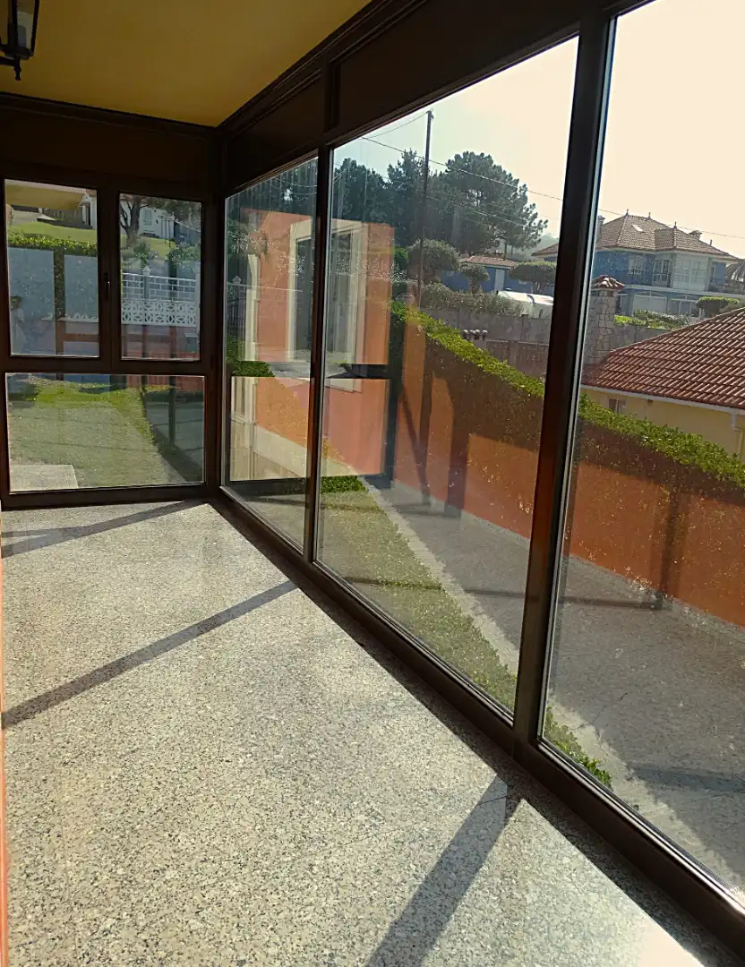 Vista exterior de Casa o xalet en venda en Valdoviño amb Calefacció, Jardí privat i Parquet