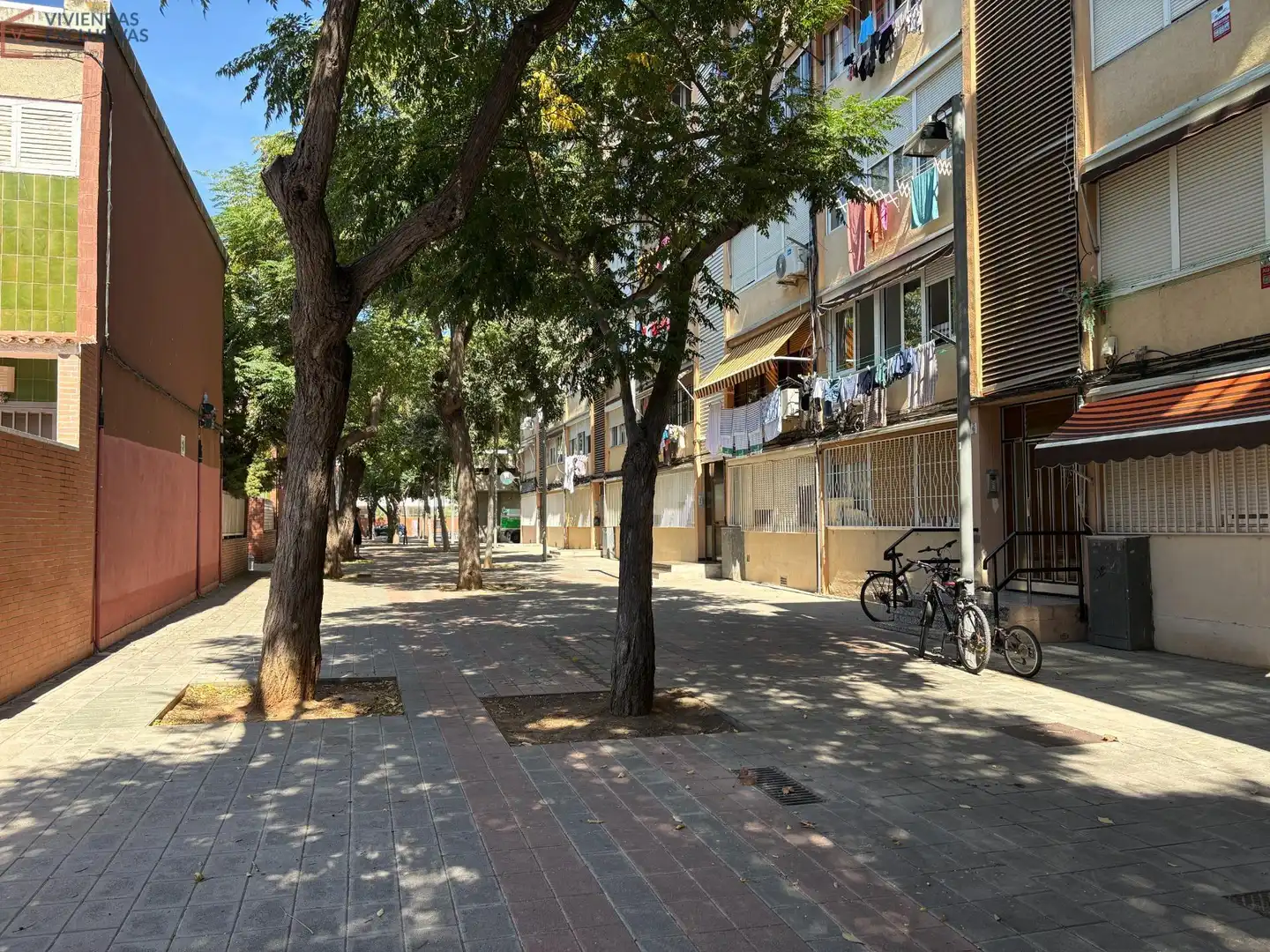 Vista exterior de Piso en venta en Barcelona con Calefacción