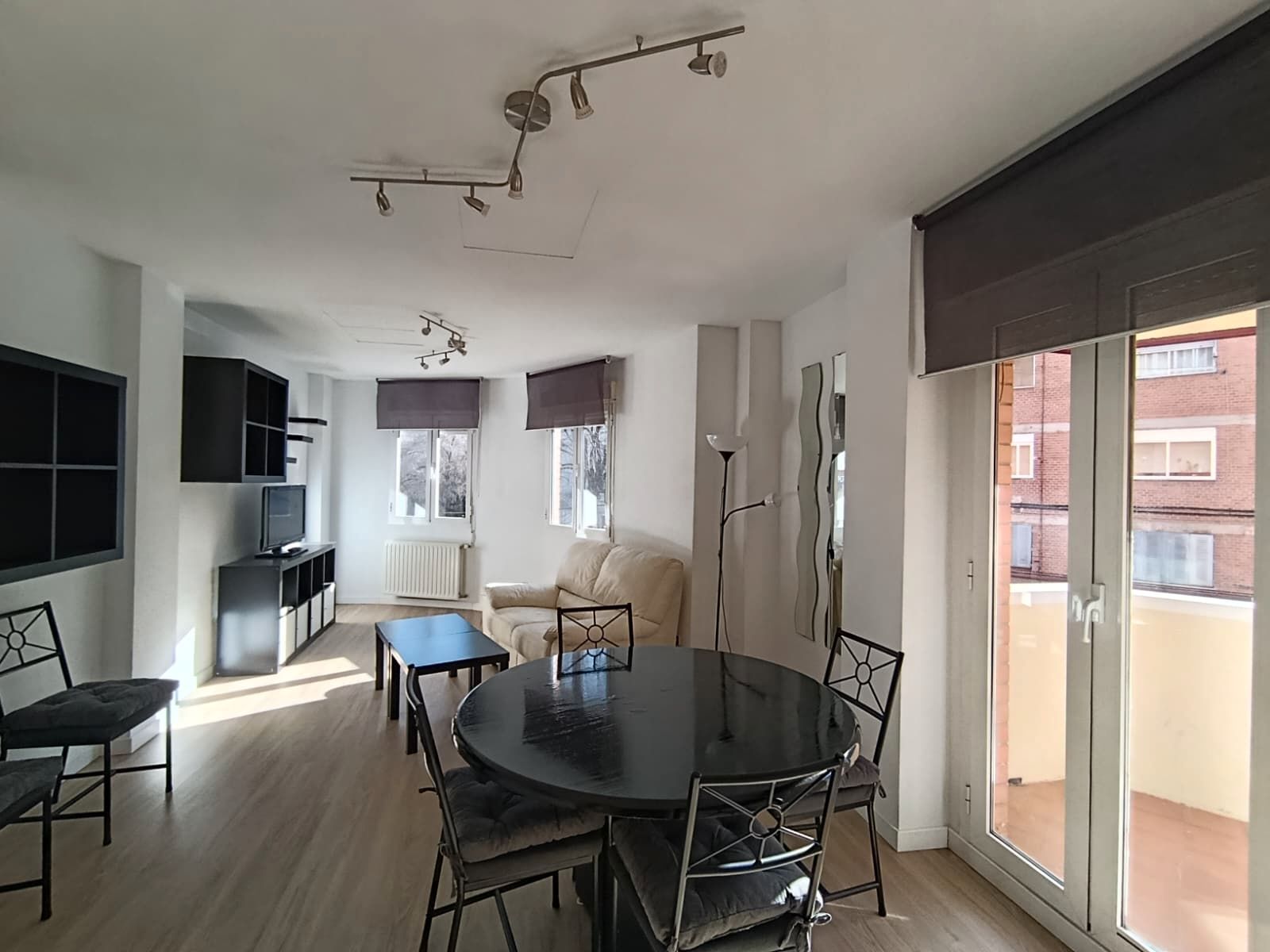 Living room of Flat for rent in  Madrid Capital  with Heating, Terrace and Furnished