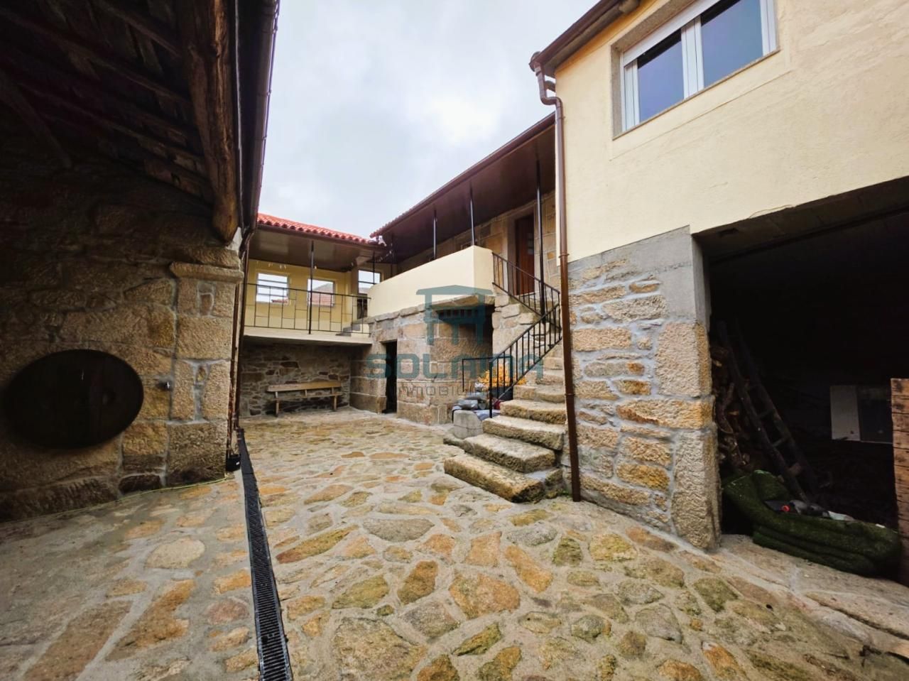 Vista exterior de Casa o xalet en venda en Maceda amb Moblat i Balcó