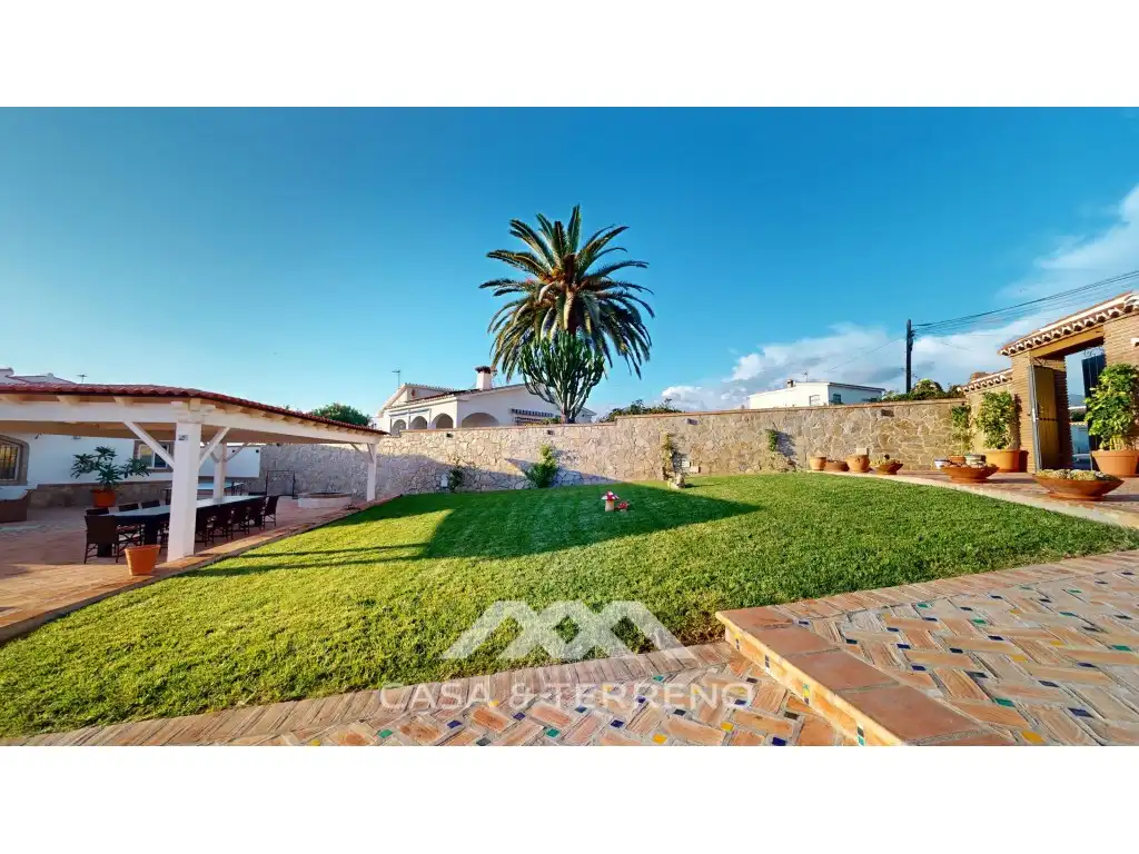 Jardí de Casa o xalet en venda en Vélez-Málaga amb Piscina, Moblat i TV