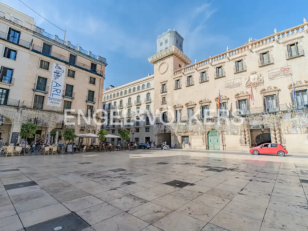 Vista exterior de Àtic en venda en Alicante / Alacant amb Aire condicionat, Calefacció i Terrassa