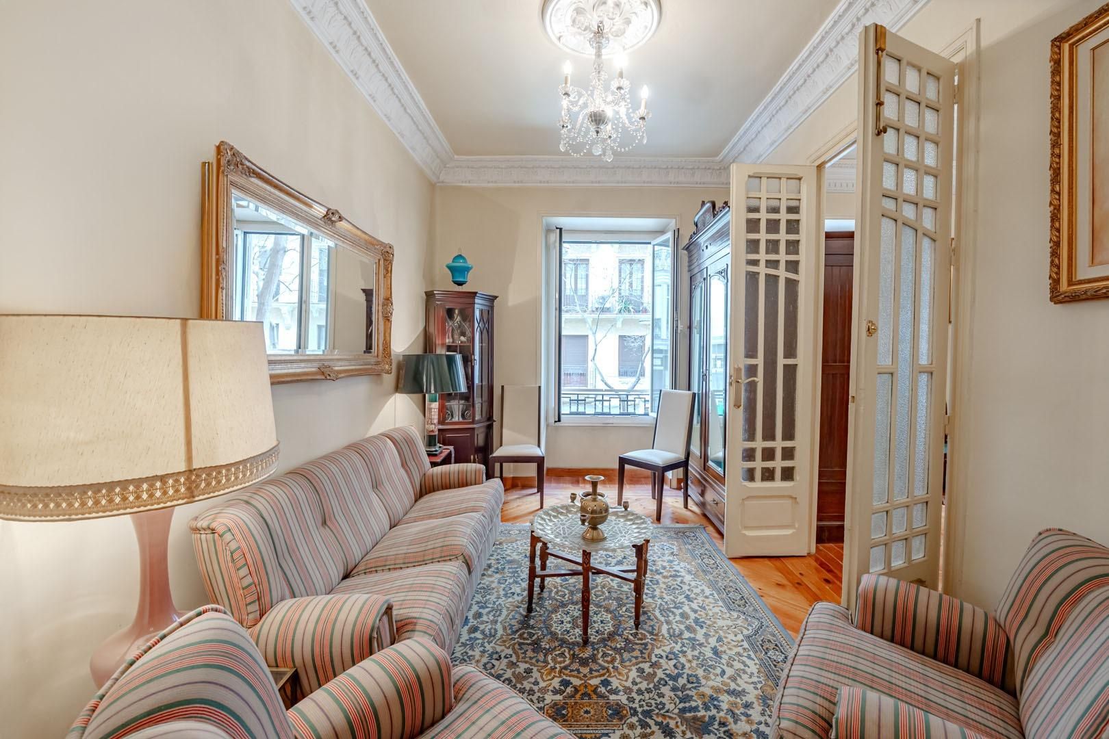 Living room of Flat for sale in  Madrid Capital  with Heating and Balcony