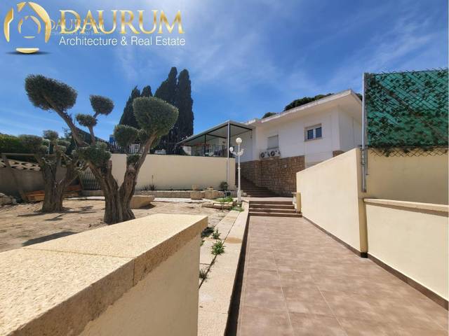 Casa-chalet en Venta en CALLE ESCULTOR ADRIÁN CARRILLO en Vistahermosa