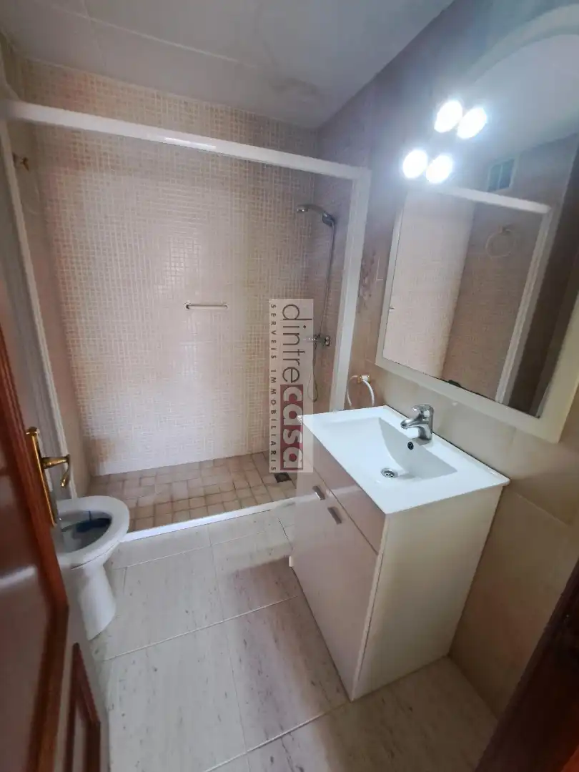 Badezimmer von Wohnung zum Verkauf in Tordera mit Klimaanlage, Heizung und Ofen