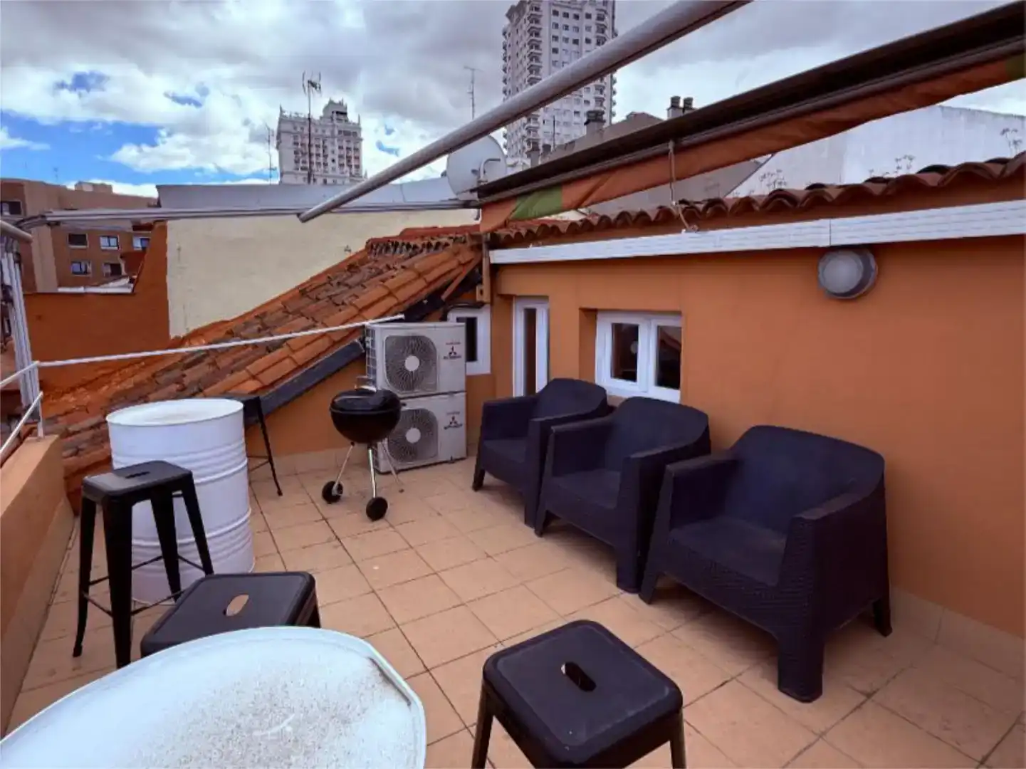 Terrasse von Dachboden zur Miete in Madrid mit Klimaanlage und Möbliert