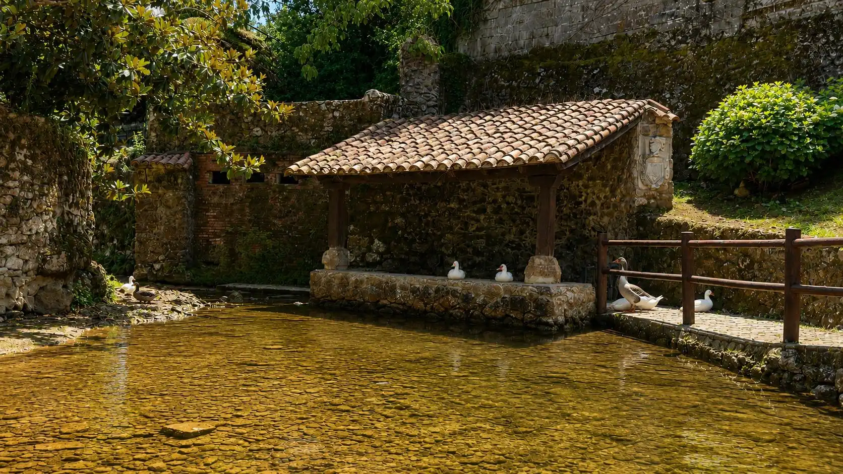 Vista exterior de Casa o xalet en venda en Alfoz de Lloredo amb Calefacció i Jardí privat