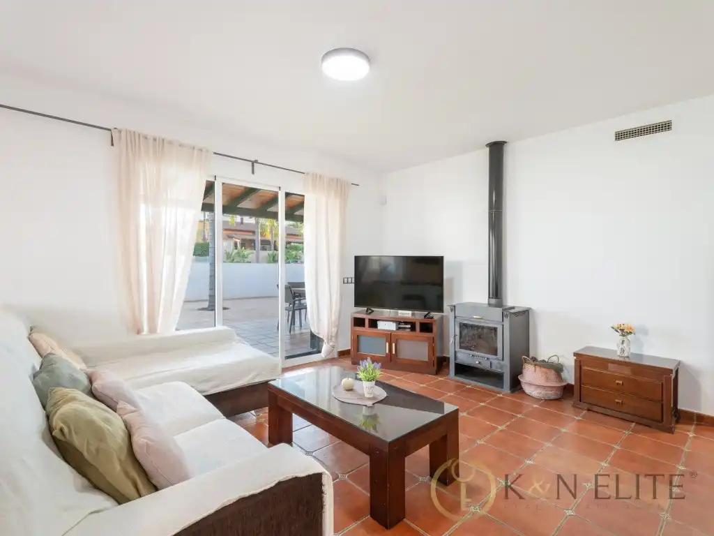 Sala d'estar de Casa o xalet de lloguer en Riba-roja de Túria amb Terrassa i Piscina comunitària