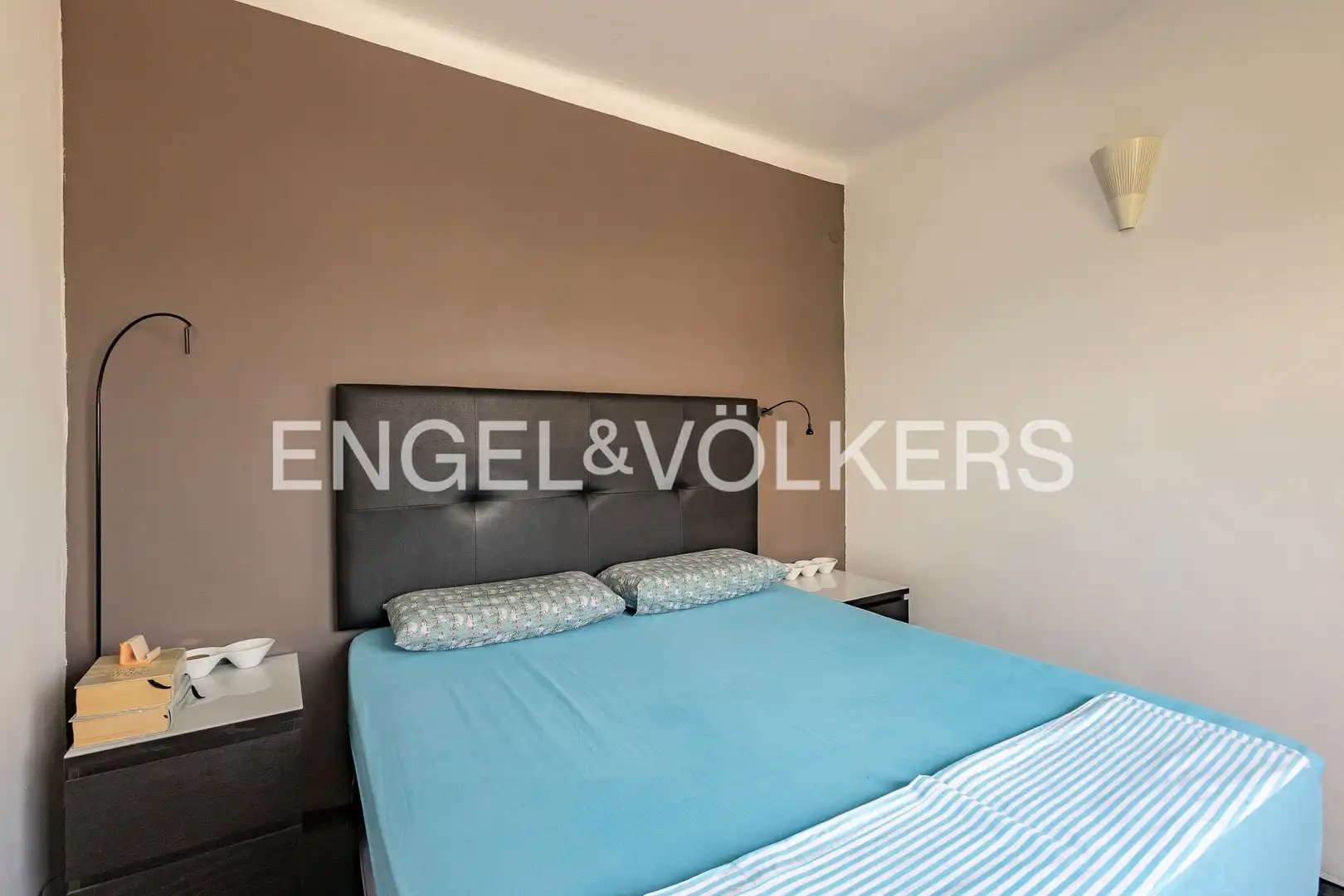 Bedroom of Attic for sale in L'Hospitalet de Llobregat  with Air Conditioner, Heating and Parquet flooring