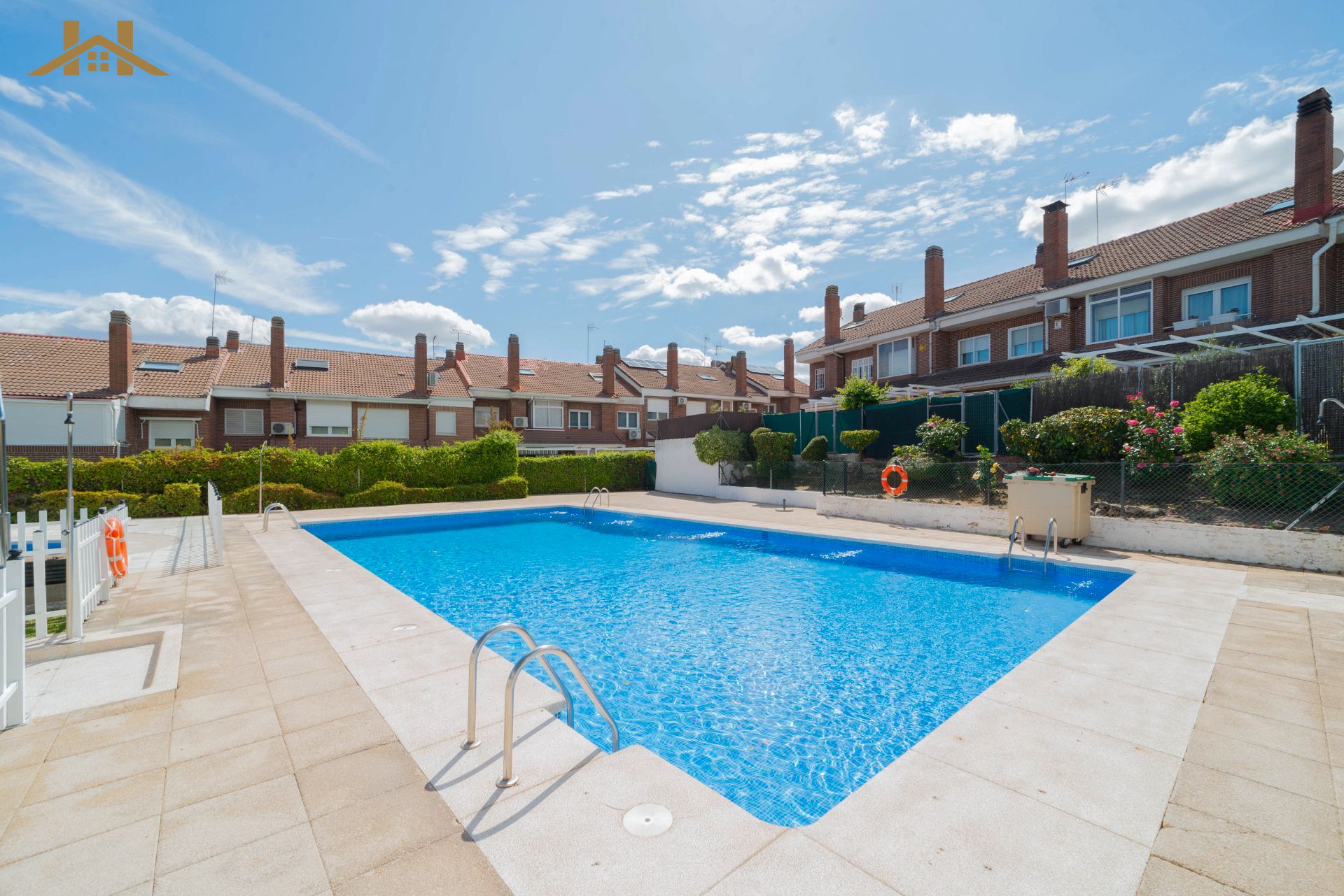 Swimming pool of Single-family semi-detached for sale in Las Rozas de Madrid