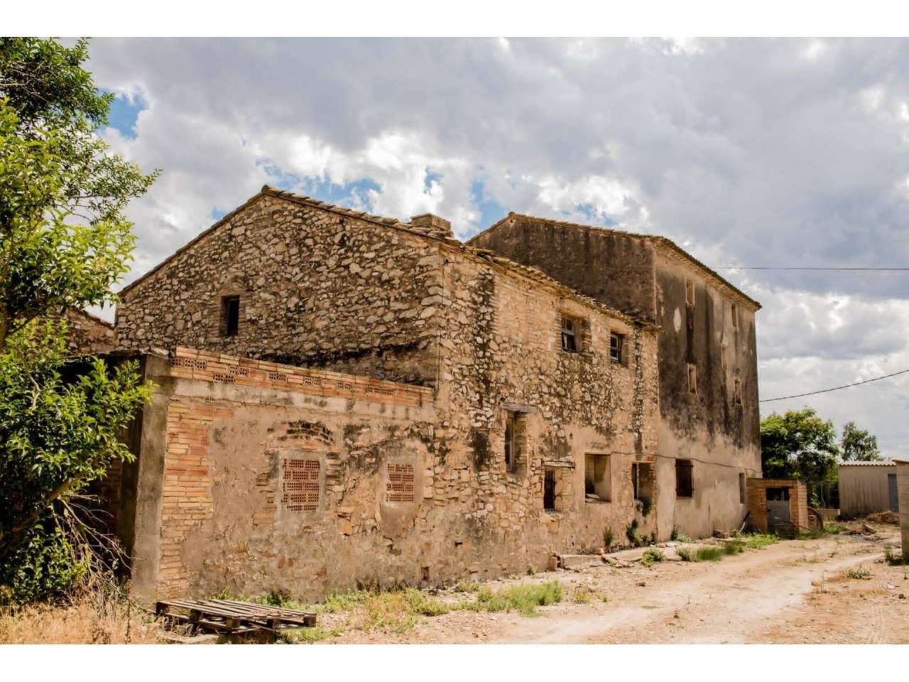 Vista exterior de Casa o xalet en venda en Tortosa amb Jardí privat, Terrassa i Piscina
