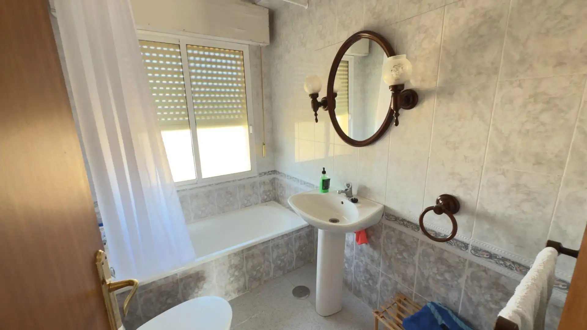 Bany de Finca rústica en venda en Gibraleón amb Aire condicionat, Jardí privat i Terrassa