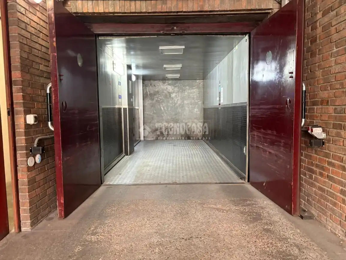 Garage for sale in Madrid