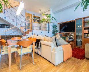 Sala d'estar de Casa adosada en venda en Cizur amb Aire condicionat
