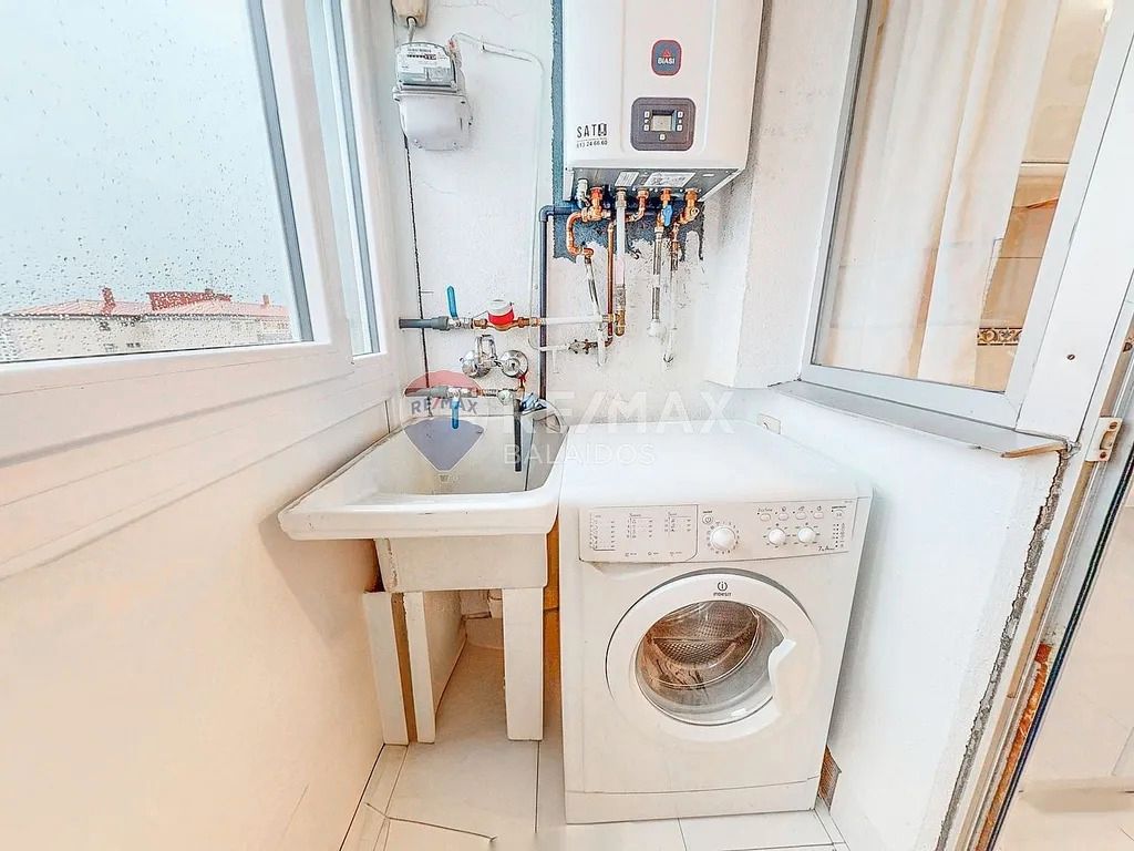 Bathroom of Flat for sale in Vigo   with Heating, Parquet flooring and Terrace