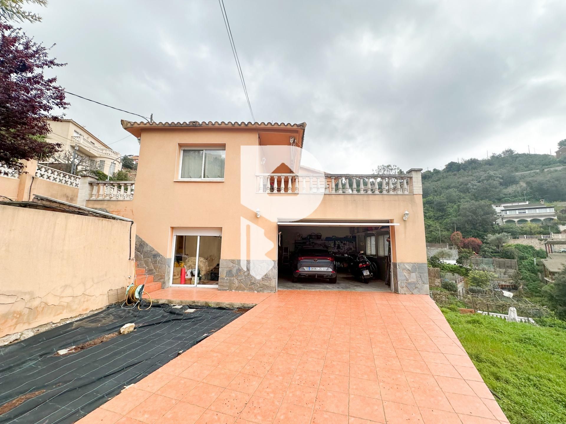 Exterior view of House or chalet for sale in Torrelles de Llobregat  with Air Conditioner, Heating and Private garden