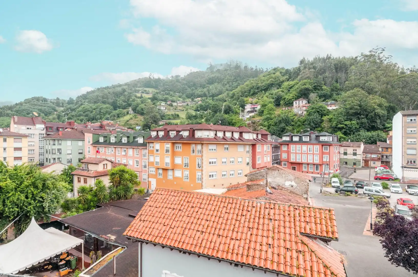 Vista exterior de Piso en venta en Mieres (Asturias) con Calefacción, Amueblado y Balcón