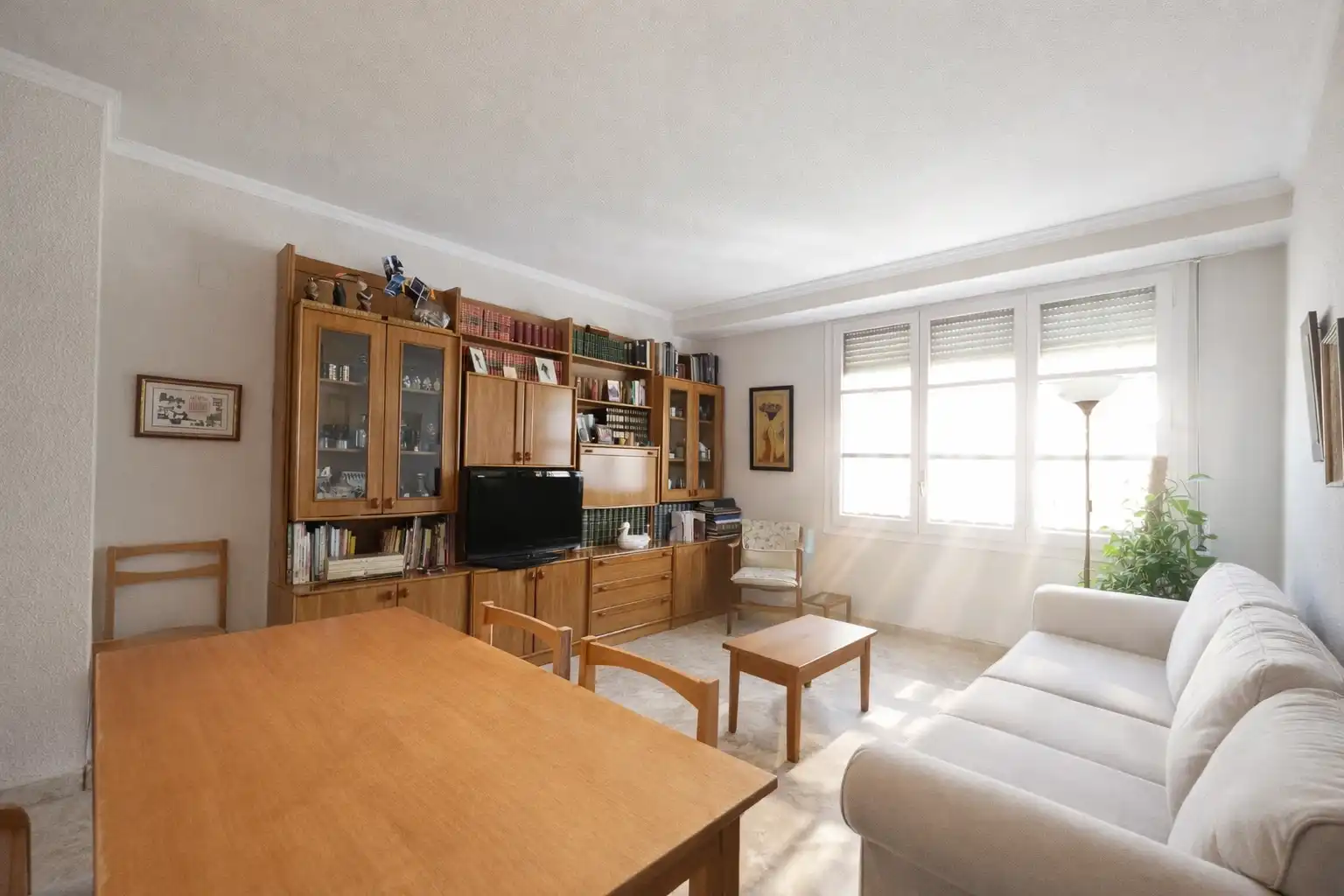 Living room of Flat for sale in Zaragoza  with Air Conditioner, Storage room and Furnished