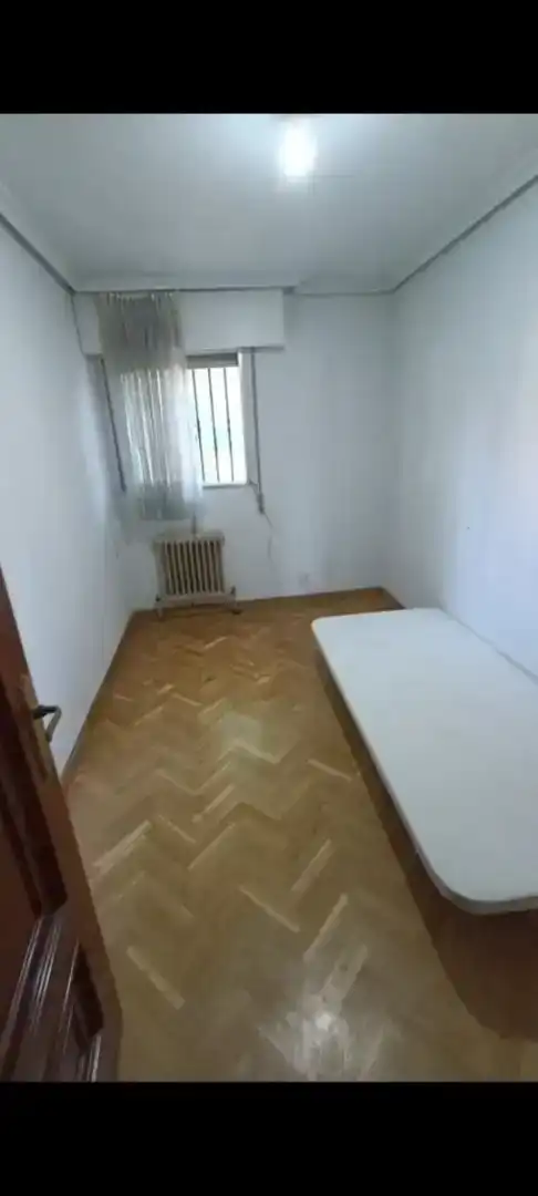 Bedroom of Houses for share in Madrid  with Parquet flooring, Washing machine and Microwave
