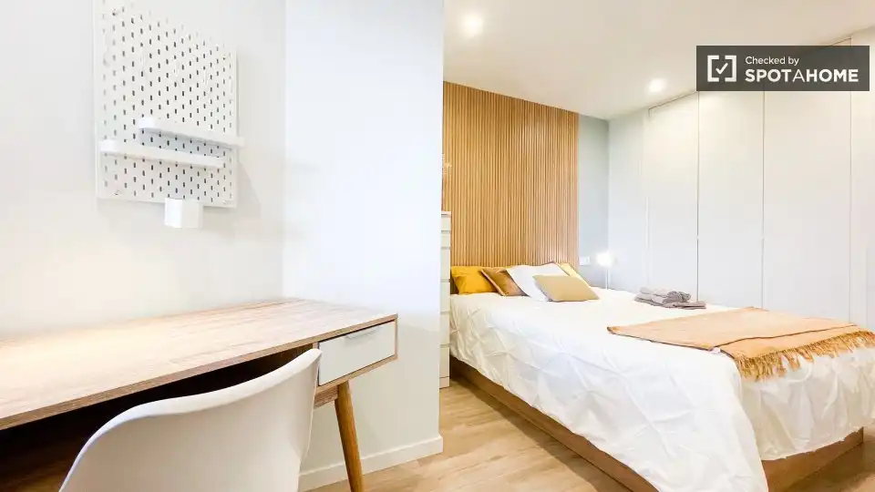 Bedroom of Flat for rent in Madrid  with Air Conditioner, Heating and Furnished